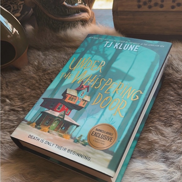 🚪𝚄𝚗𝚍𝚎𝚛 𝚃𝚑𝚎 𝚆𝚑𝚒𝚜𝚙𝚎𝚛𝚒𝚖𝚐 𝙳𝚘𝚘𝚛 🫎 - Picture 1 of 9